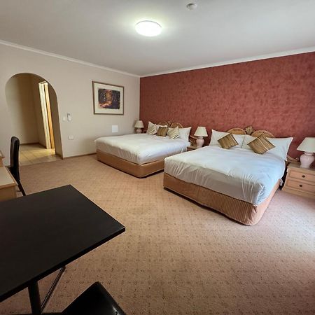Golden Chain Country Plaza Motel 霍尔斯加普 外观 照片