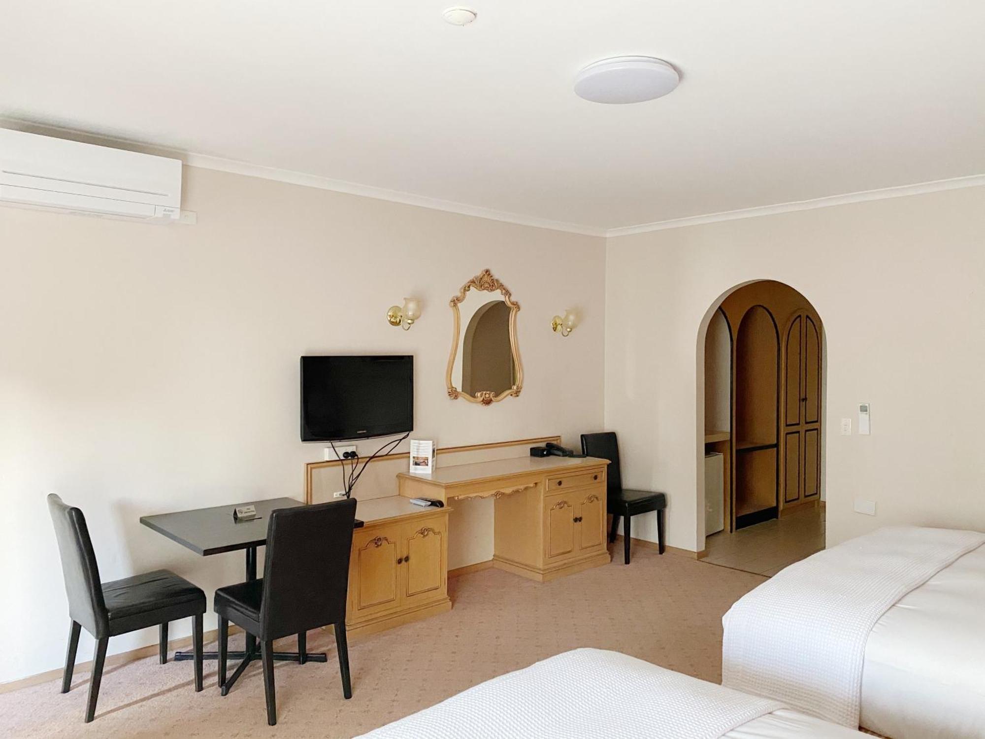 Golden Chain Country Plaza Motel 霍尔斯加普 外观 照片