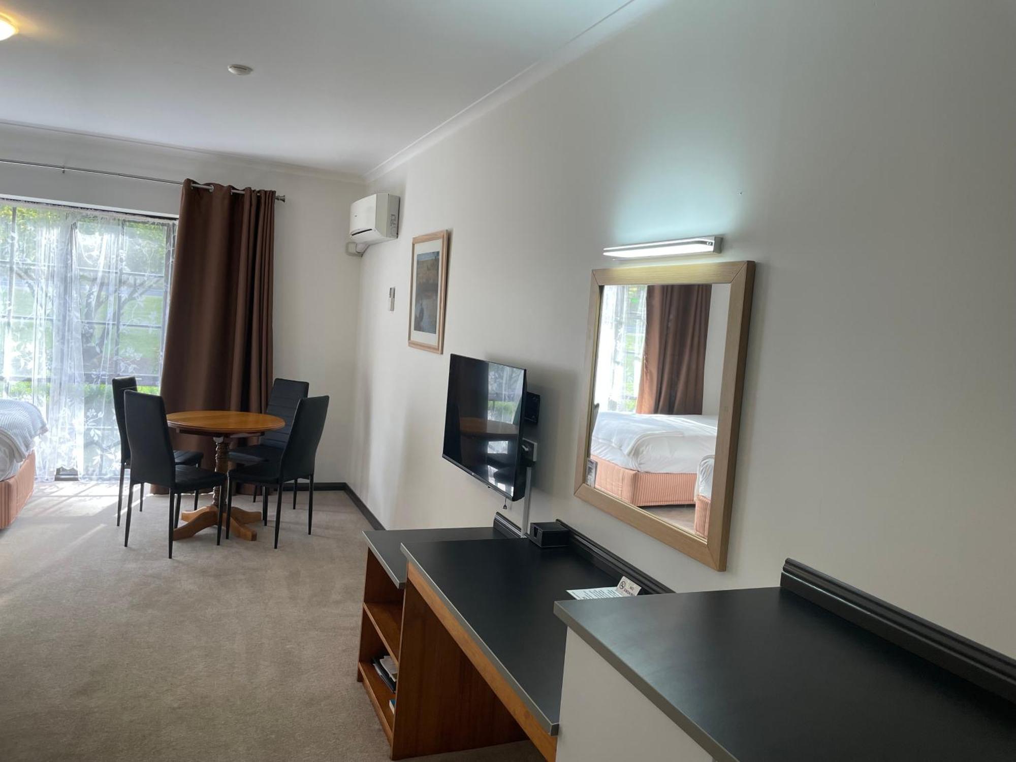 Golden Chain Country Plaza Motel 霍尔斯加普 外观 照片