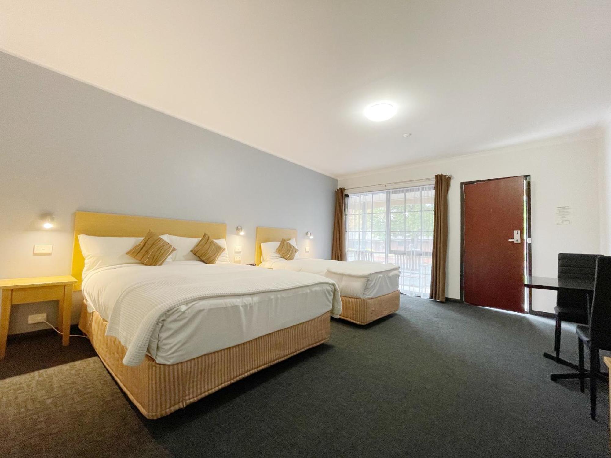 Golden Chain Country Plaza Motel 霍尔斯加普 外观 照片