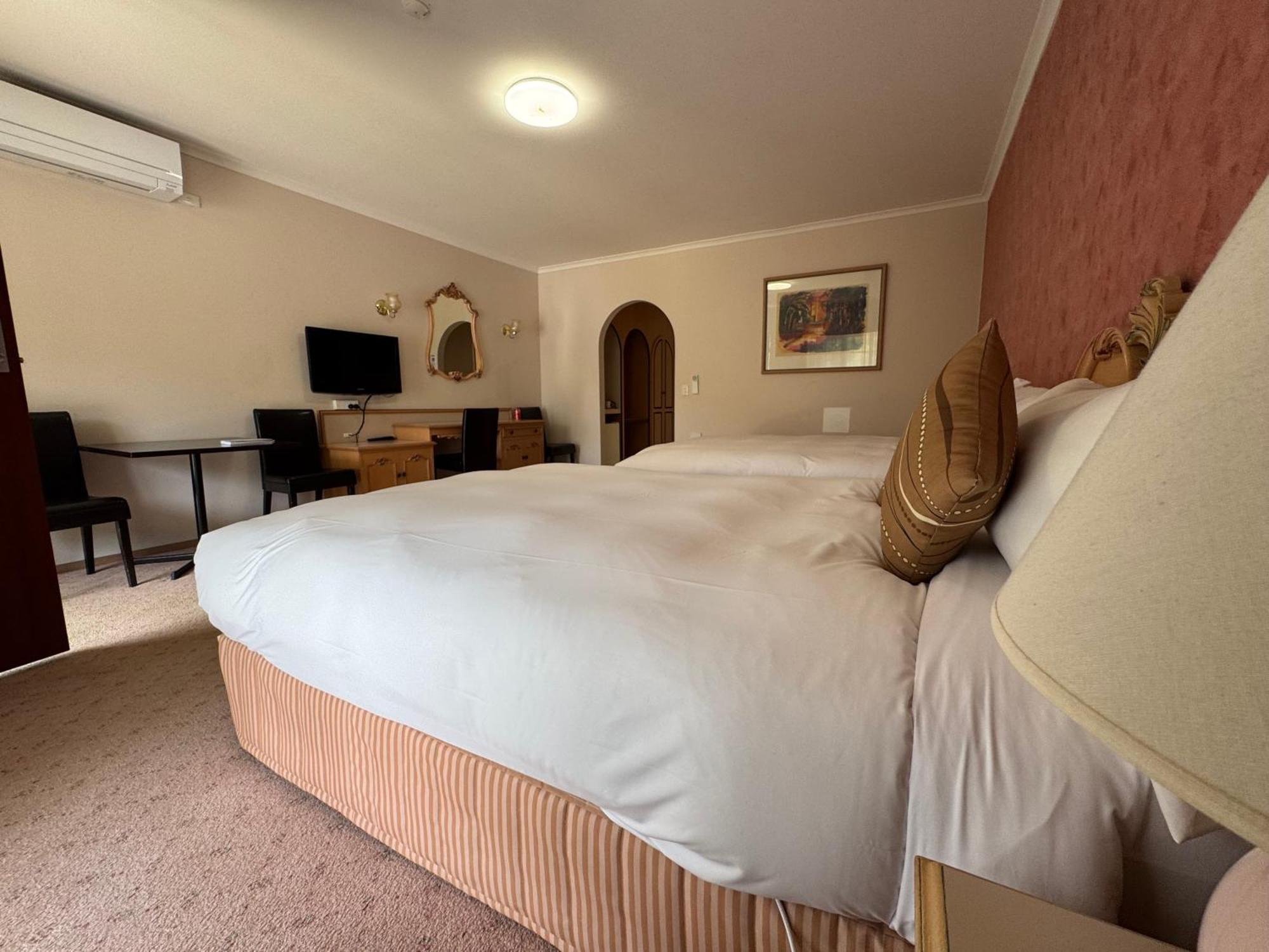 Golden Chain Country Plaza Motel 霍尔斯加普 外观 照片