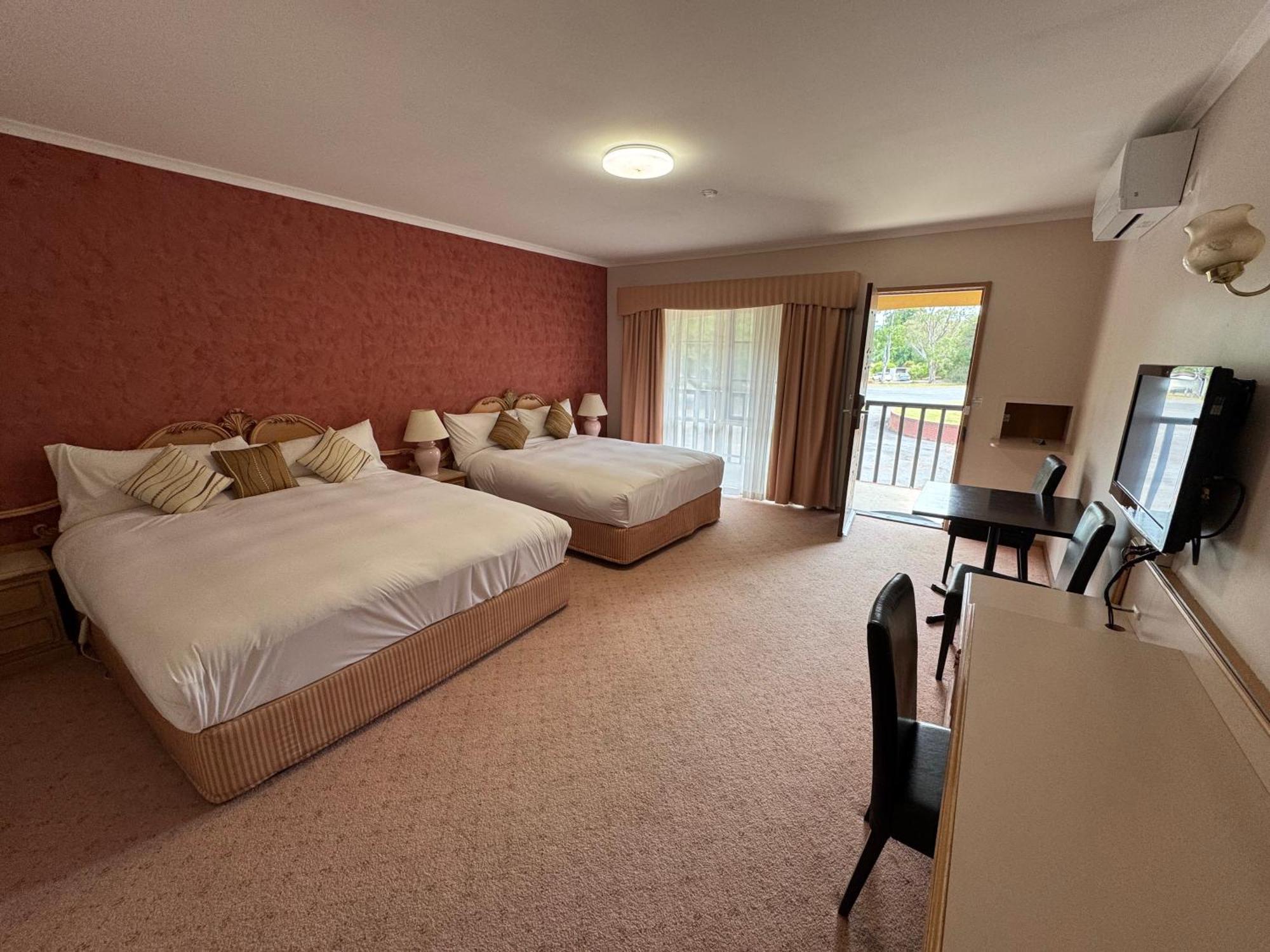 Golden Chain Country Plaza Motel 霍尔斯加普 外观 照片